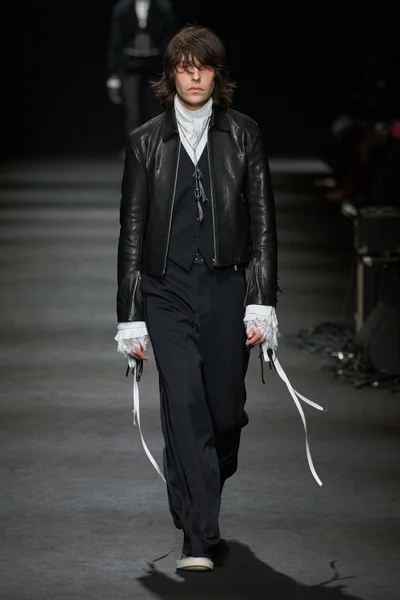 Look 30
